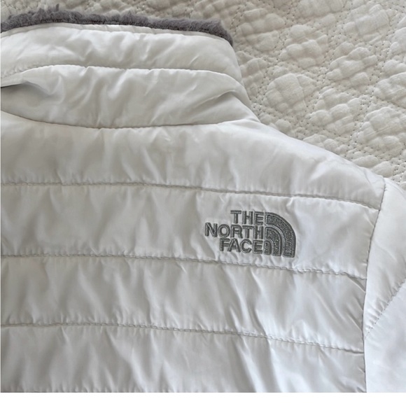 Girls North face reversible mossbud jacket. Size small (7/8). - Picture 3 of 8